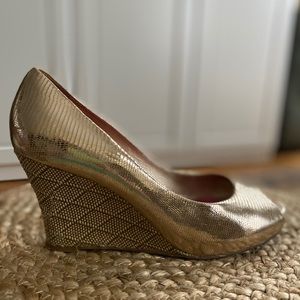 Lilly Pulitzer Wedge Sandals with Peep Tow GOLD